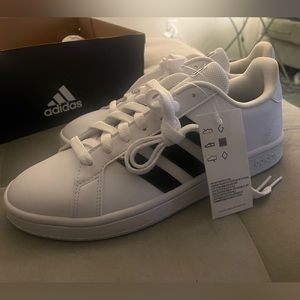Adidas tennis shoes size 6 1/2 mens. New with tags and box.